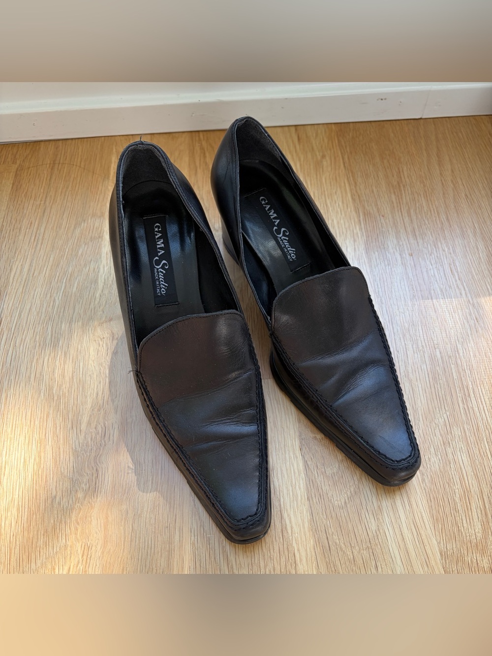 GAMA STUDIO Black Leather Pointed Toe Pumps 7.5 B Made in Italy 90s Vintage